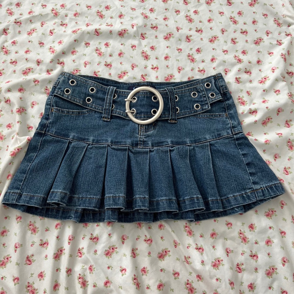 vintage angels y2k denim mini skirt w/ built in circle buckle grommet belt - Picture 2 of 7